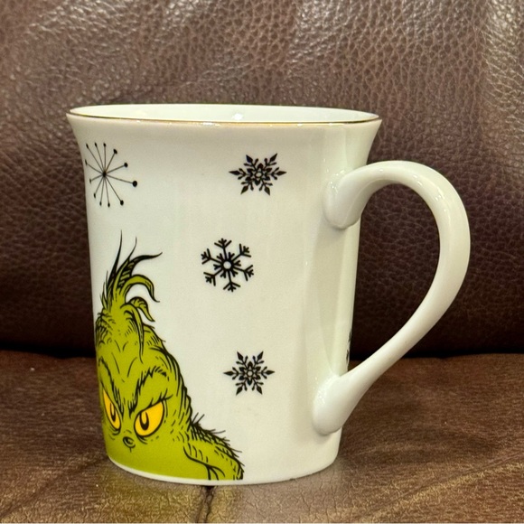 Peeking Grinch with Snowflakes Ceramic Christmas Mug - Picture 5 of 9